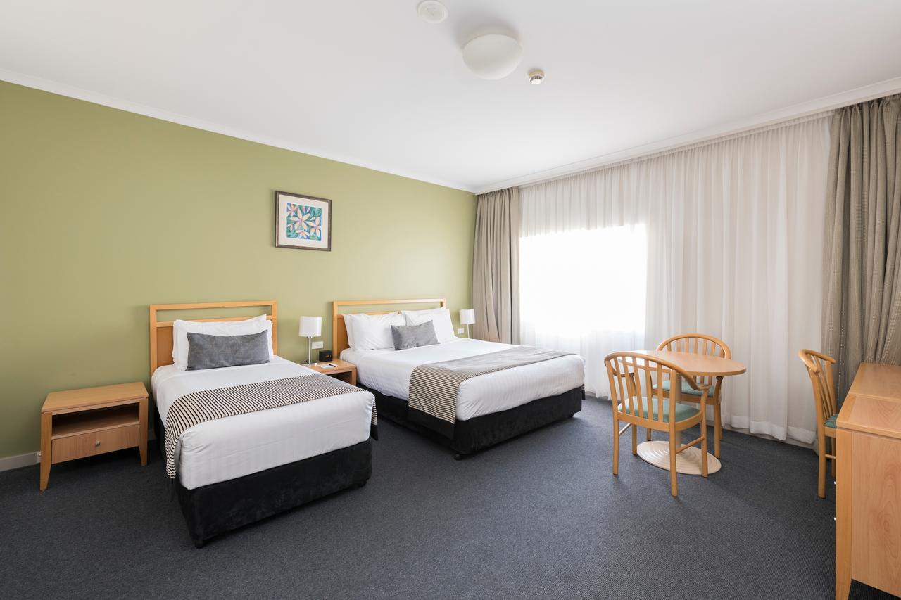 The Woden Hotel Phillip Exterior foto