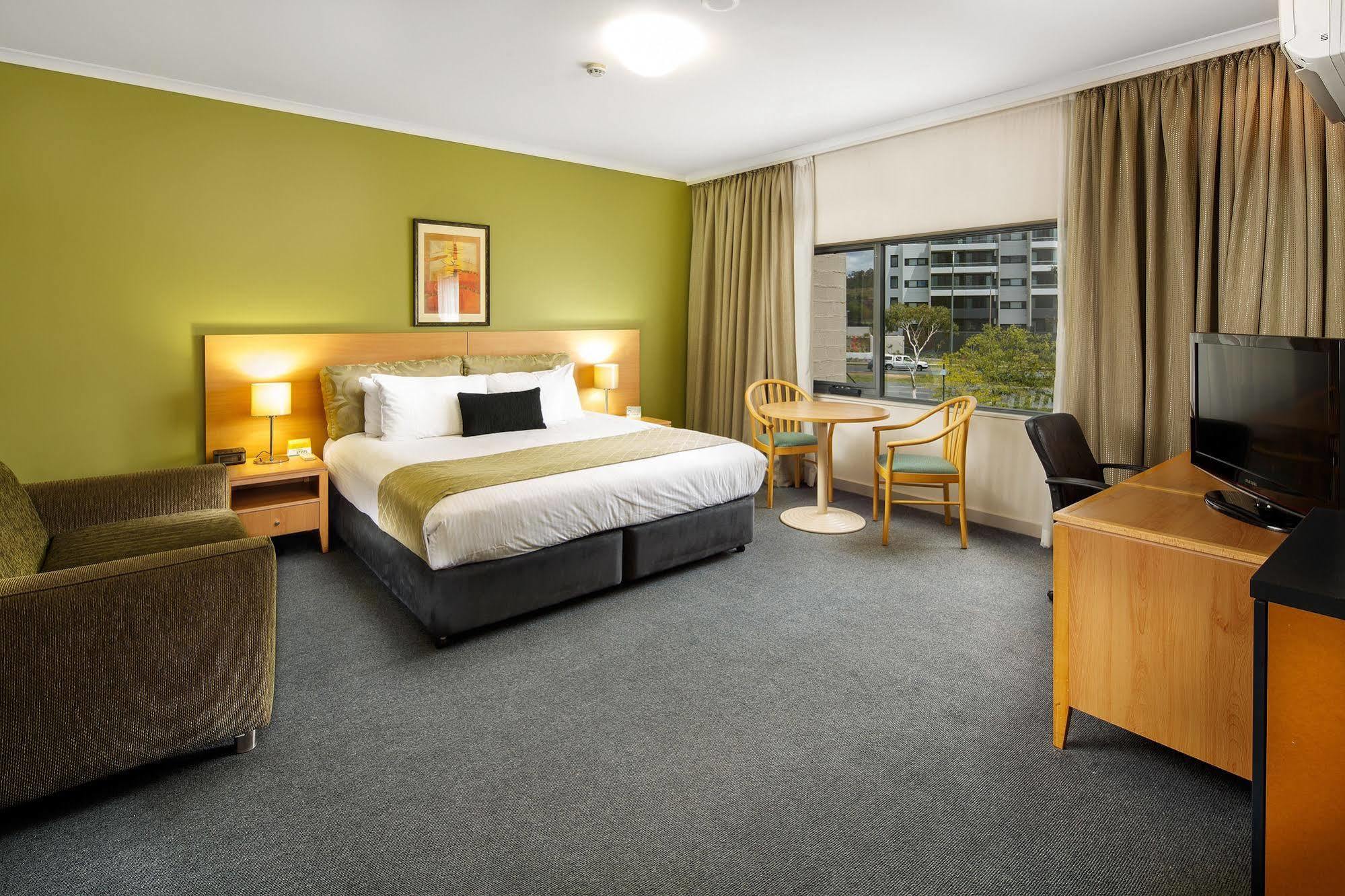 The Woden Hotel Phillip Exterior foto